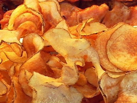 Homemade Potato Chips Recipe, Potato Chips Homemade, Homemade Potato Chips, Deep Fried Potatoes, Fried Potato Chips, Baked Potato Chips, Potato Chip Recipes, Fried Chips, Homemade Chips