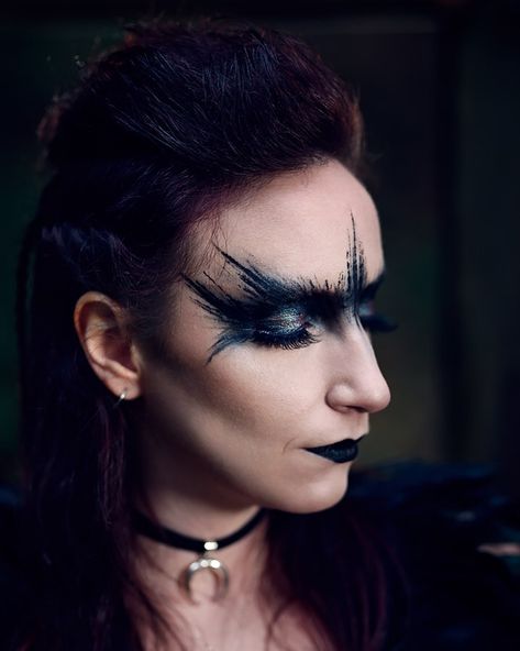 Raven Bird Makeup, Raven Queen Makeup, Raven Makeup Ideas, Crow Makeup, Raven Makeup, Raven Warrior, Villain Makeup, Raven Costume, Bird Makeup