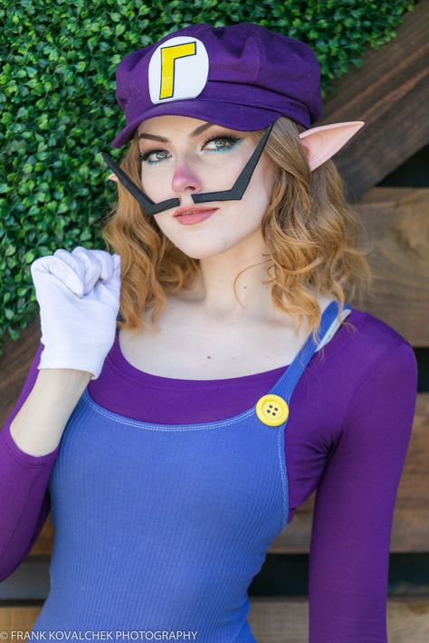 Female Luigi Costume, Mario And Waluigi Costume, Waluigi Makeup, Mario Characters Cosplay, Waluigi Costume Women, Wario Waluigi Costume, Mario Kart Cosplay, Toadette Cosplay, Video Game Halloween Costumes