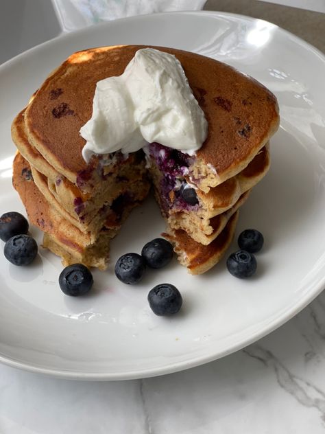 Blueberry pancakes 😍 Blueberry Pancake Aesthetic, Blueberry Pancakes Aesthetic, Pancake Blueberry, Picking Peaches, Brekkie Ideas, Skillet Pancake, Recipe For Pancakes, Blueberry Protein Pancakes, Blueberry Pancakes Recipe