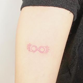 Luna Lovegood Luna Lovegood Tattoo, Tiny Harry Potter Tattoos, Harry Potter Tattoo Ideas, Glasses Tattoo, Hp Tattoo, Potter Tattoo, Meaningful Tattoos For Women, 4 Tattoo, Harry Potter Tattoo