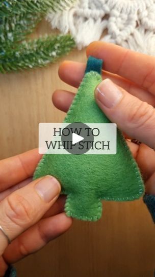 Fleece Christmas Crafts, Make A Garland, Christmas Tree Embroidery, Felt Ornaments Patterns, Sewing Tricks, Christmas Crafty, Simple Stitch, Whip Stitch, Felt Crafts Christmas