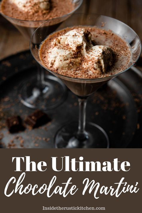 This Chocolate Martini is so rich and decadent you won't be able to put it down. Made with three simple ingredients it's the perfect way to end a meal on special occasions or treat yourself with the ultimate chocolate fix! #Martini #Chocolate Chocolate Expresso Martinis, Dessert Martinis, Martini Chocolate, Kitchen Italian, Expresso Martini, Chocolate Baileys, Chocolate Cocktails, Foo Foo, Chocolate Martini