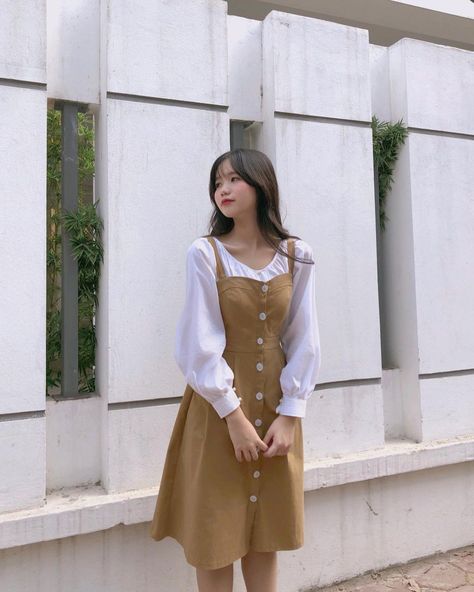 Mum Fashion, Korean Casual Outfits, Korean Fashion Dress, Casual Day Outfits, Evening Dress Fashion, Fashionista Clothes, Stylish Dresses For Girls, Simple Trendy Outfits, Little Dresses