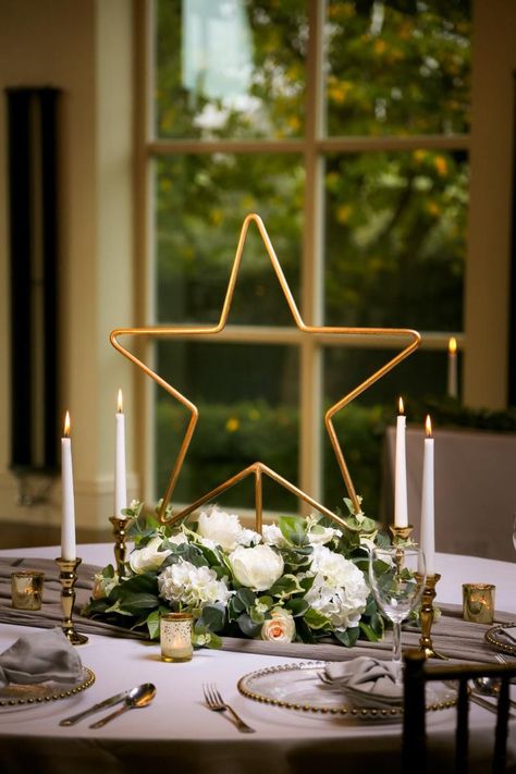 Starry Night Prom, Hexagon Decor, Star Centerpieces, Quinceanera Centerpieces, New Year Table, Forest Theme Wedding, Beautiful Cake Stands, Memorial Flowers, Dining Table Centerpiece