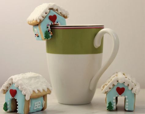 Mug Topper Cookies, Sugar Cookie House, Mug Toppers, Sugar Cookie Cups, House Mug, Christmas Yummies, Ginger House, Mug Topper, Mini Gingerbread House