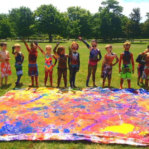 Body painting!!! A great way to create art while having messy fun! Lay down a white plastic/paper tarp ($3 at Lowes) and plates of tempera paint and let the kids paint with their bodies!! Hairstyles For Straight Hair Medium, Mens Hairstyles For Straight Hair, Messy Party, Color Wars, Messy Art, Tempera Paint, Art Birthday Party, Art Camp, Messy Play