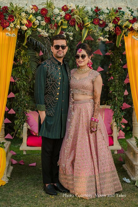 Couple Contrast Outfits For Wedding, Pink Lehanga Combinations With Groom, Bride And Groom Dress Combination Indian Engagement, Bride And Groom Indian Wedding Outfit Pastel, Pink Lehenga Couple Combination, Contrast Outfit, Mehendi Outfit, Peach Gown, Shantanu And Nikhil