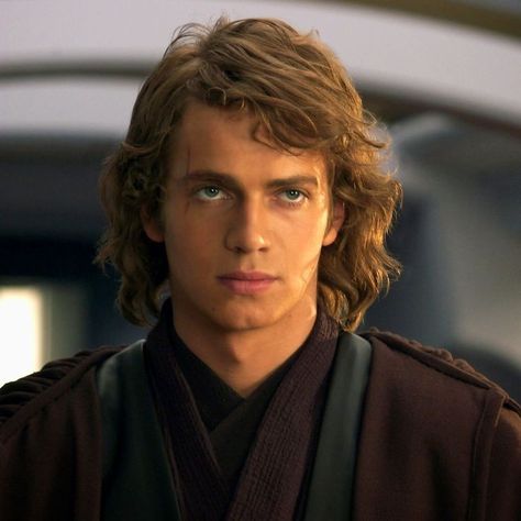 Hayden Christensen (Anakin Skywalker) on the behind the scenes of Star Wars: Revenge of the Sith (2005). Villain Style, Hero And Villain, Revenge Of The Sith, The Sith, Anakin Skywalker, Revenge, Get It, Star Wars, Instagram Photos