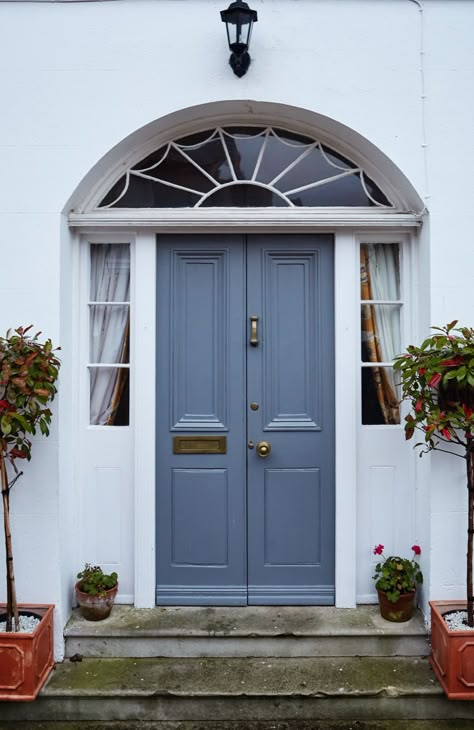 Georgian Front Porch, Georgian Style Front Door, Georgian Front Doors, Georgian Front Door Ideas, Dublin Townhouse, Georgian Fanlight, Georgian Front Door, Townhouse Renovation, Home By The Sea