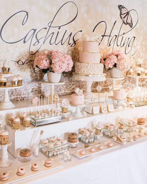 Wedding Treats Table, Sweets Table Wedding, Wedding Candy Table, Sweet Table Wedding, Dessert Table Birthday, Bar A Bonbon, Sweet Corner, Quince Decorations, Candy Bar Wedding