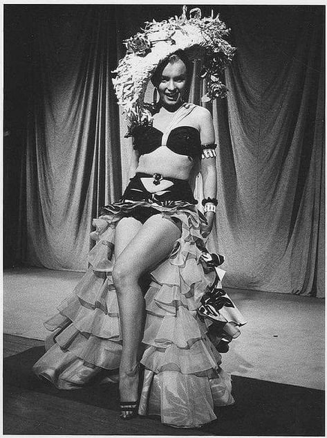 No Business Like Show Business, Marilyn Monroe Hair, Marilyn Monroe Costume, Marilyn Monroe Movies, Jane Russell, Old Hollywood Stars, Marilyn Monroe Photos, Norma Jean, Actrices Hollywood