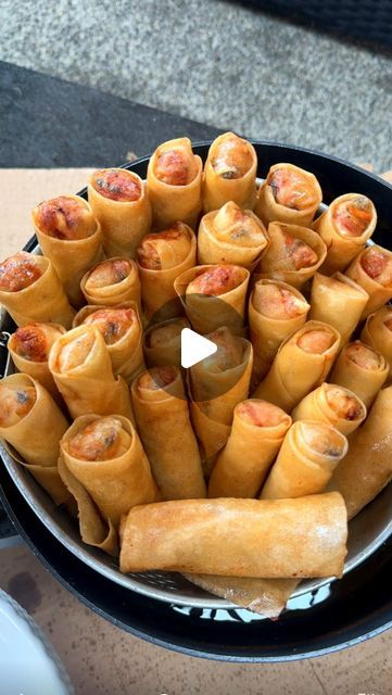 Shredded Chicken Egg Rolls, Egg Roll Filling Ideas, Bean Thread Noodles, Eggroll Recipe, Wood Ear Mushroom, Vietnamese Egg Rolls, Chinese Egg Rolls, Ear Mushroom, Egg Roll Ingredients