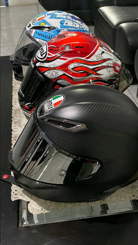 Biker Helmet Aesthetic, Bike Helmet Aesthetic, Helm Arai, Helmet Aesthetic, Sport Bike Helmets, Biker Helmets, Moto Car, Motorbike Helmet, Biker Aesthetic