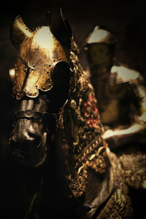 Décor Steampunk, Horse Armor, Horse Statue, Knight In Shining Armor, Medieval Times, Luna Lovegood, Story Inspiration, Medieval Fantasy, Dragon Age