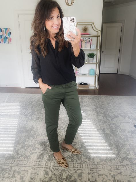 My Favorite Outfits of 2021 - Cyndi Spivey Olive Green Pants Outfit Work, Olive Pants Outfit For Work, Olive Jeans Outfit, Green Jeans Outfit, Olive Pants Outfit, Olive Green Pants Outfit, Colored Pants Outfits, Pants Outfit Work, Green Pants Outfit