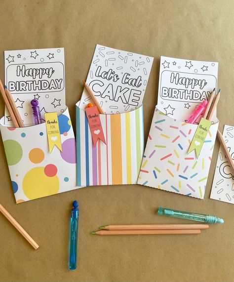 Free printable party decor, party favor printables, birthday coloring pages, candy-free party favor ideas Classroom Birthday Treats, Mini Coloring Pages, Free Printable Rainbow, Rainbow Themed Party, Party Favors Ideas, Farmers Market Birthday Party, Favors Ideas, Rainbow Theme Party, Party Favor Bag