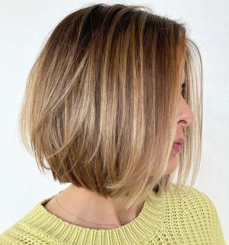 Highlights For Short Hair, Caramel Brown Hair Color, Dimensional Highlights, Short Blue Hair, Short Brunette Hair, Short Hair Highlights, Hair Highlights And Lowlights, Chic Short Hair, Short Dark Hair