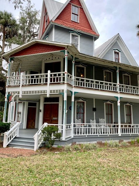 Want to visit a real Florida haunted house? Head about an hour north of Tampa to the historic town of Brooksville in Hernando County. Considered by many to be Florida’s most haunted house, May-Stringer House Museum in Brooksville hosts ghost tours on weekends throughout the year. Advance reservations are required. Jen Deluca, Florida Ghost, Brooksville Florida, Ghost Hunting Equipment, Florida Adventures, Ybor City, Haunted History, Places In Florida, Spooky Places