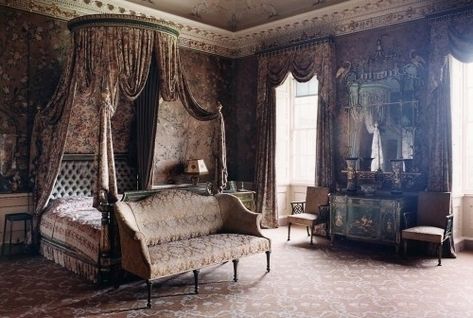 Victorian bedroom.  BEAUTIFUL HOMES Victorian Bedrooms, Victorian Interior Design, Aesthetic Bedroom Ideas, Victorian Bedroom, Victorian Interior, Victorian Interiors, Bedroom Images, Elegant Home Decor, World Of Interiors