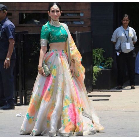 Marvelous @karishmakapoor in beautiful @sabyasachi lehenga ⠀⠀⠀⠀⠀⠀⠀⠀⠀ ⠀⠀⠀⠀⠀⠀⠀⠀⠀ ⠀⠀⠀⠀⠀⠀⠀⠀⠀ #Houseof2 #bridesmaids #bridaljewellery #trending… Karishma Kapoor, Sabyasachi Lehenga, Floral Lehenga, Lehnga Dress, Indian Bridal Lehenga, Choli Designs, Sonam Kapoor, Indian Wedding Outfits, Silk Lehenga