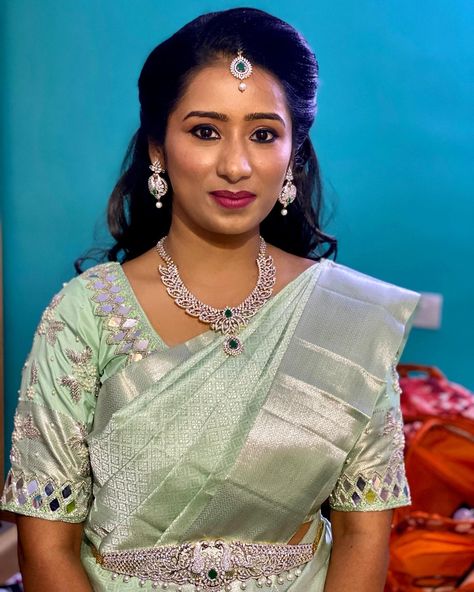 Simple & Elegant Engagement Look 😍😍😍 #bridal #wedding #bridalmakeup #makeup Green Bridal Makeup, Simple Makeup Looks Natural, Bridal Makeup Indian, Makeup Artist Makeup, Engagement Look, Artist Makeup, Simple Makeup Looks, Simple Elegant, Indian Bride