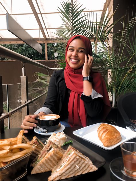 Hijabi, red hijab, foodie, lunch date, photo inspo, brunch Lunch Date Photos, Red Hijab, Cafe Photo, Date Photo, Restaurant Owner, Lunch Date, Photo Idea, Photo Inspo, Picture Poses