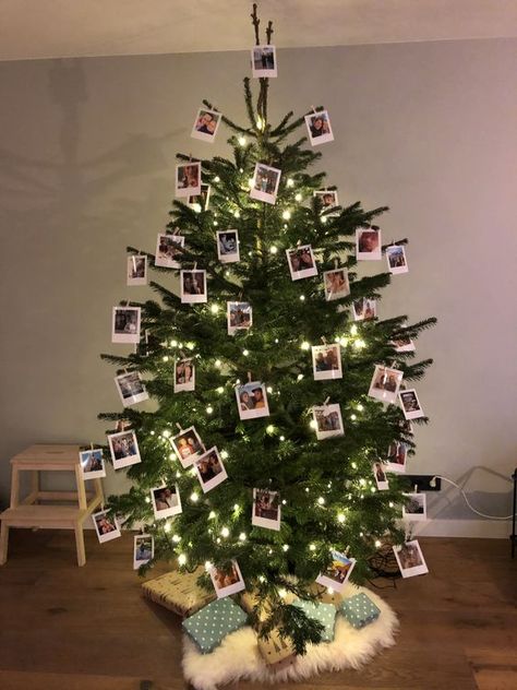 Polaroid Christmas Tree, Hanging Polaroids, Christmas Tree Decorating Ideas, Tree Decorating Ideas, Christmas Tree Pictures, Christmas Tree Decorating, Christmas Apartment, Santa Cards, Christmas Tree Inspiration