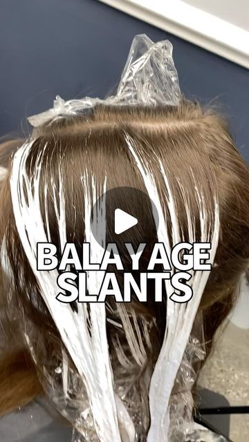 Diy Hair Painting, Blending Balayage, Low Maintenance Brunette Balayage Hair, High Contrast Hair, Low Maintenance Brunette, Balayage Hair Videos, Short Hair Side Part, Contrast Balayage, Curly Balayage Hair