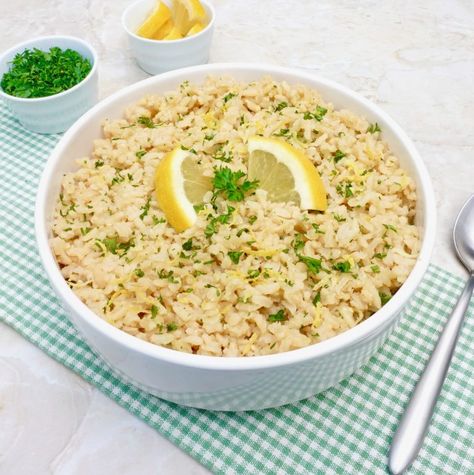 Lemon Parsley Brown Rice is a flavorful, healthy, gluten free side dish. Brown Rice Side Dish Recipes, Brown Rice Side Dish, Cookout Foods, Gluten Free Side Dish, Gluten Free Side, Healthy Brown Rice, Rice Side Dish Recipes, Rice Side, Summer Cookout