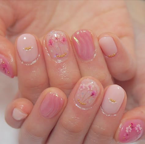 @Missodora Pink Flower Nails, Pedicure Designs, Aesthetic Nails, Nails Tumblr, Flower Nail, Kawaii Nails, Flower Nail Art, Dream Nails, Floral Nails