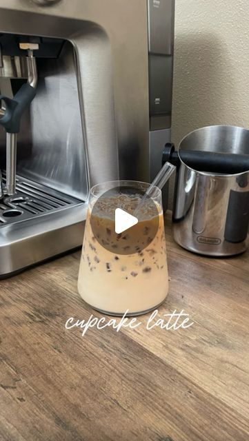 Ambria Warnell on Instagram: "🧁🧁🧁   Recipe👇🏼 -1 tablespoon cupcake syrup @torani  -ice -8 oz 2% milk -2 shots espresso   #cupcakelatte #cupcake #latte #coffeebar #latteideas #coffeeideas #coffeeinspiration #cafestagram" Torani Cupcake Syrup Recipe, Cupcake Coffee Syrup, Torani Syrup Recipes Coffee, Torani Syrup Recipes, Torani Syrup, Coffee Syrup, Latte Recipe, Syrup Recipe, May 27