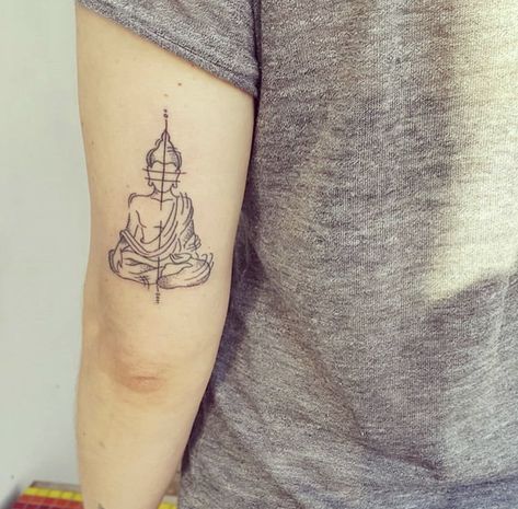 Tattoos Simplistic, Tattoos Lotus, Tattoo Lotus, Hindu Tattoo, Tattoos Simple, Buddha Tattoo Design, Optical Illusion Tattoo, Lotus Tattoo Design, Inner Arm Tattoo