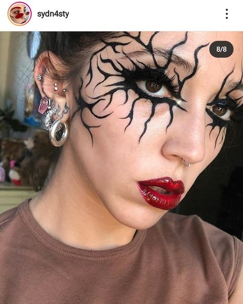 Venom Makeup Easy, Venom Cosplay Female, Venom Inspired Makeup, Maleficent Inspired Makeup, Carnage Makeup, Venom Inspired Outfit, Venom Makeup Female, Venom Halloween Makeup, Venom Makeup