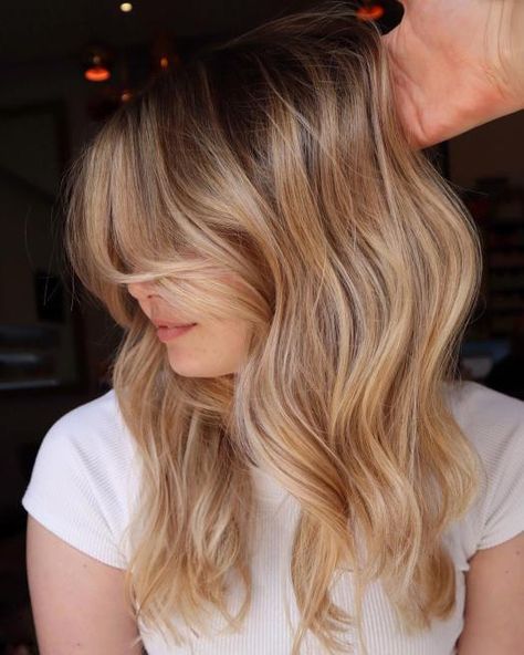 Caramel Blonde Balayage with Shadow Roots Balayage Close To Roots, Caramel Blonde Dark Roots, Root Melt Golden Blonde, Shadow Root Lowlights Blonde, Shadow Root Golden Blonde, Dark Blonde With Shadow Root, Golden Blonde With Shadow Root, Blonde Hair With Shadow Roots, Blonde With Shadow Roots