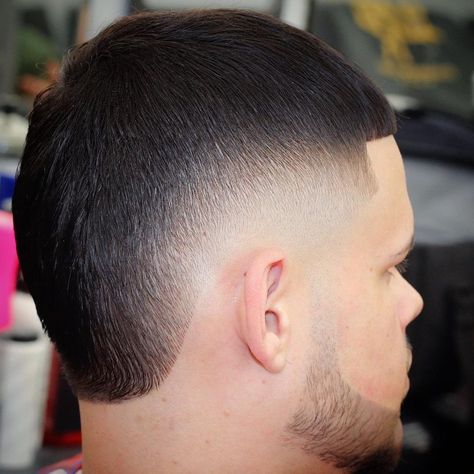 Burst Fade Haircut, Fade Haircut With Beard, Men Haircut Undercut, Hair Types Men, Fade Haircuts For Men, Fade Haircut Styles, Stylish Mens Haircuts, Mullet Fade, Burst Fade