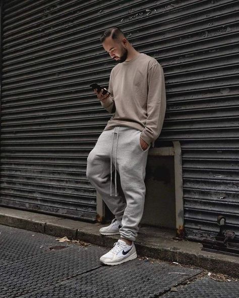 Sport Street Style, Fog Essentials, Best Chest Workout, Printed Jogger Pants, Joggers Outfit, Fear Of God Essentials, Stylish Mens Outfits, Printed Joggers, Mood Board Fashion