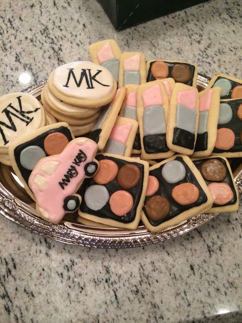 Mary Kay Cookies! How fab! By Macie Chauffe Bonin! Look her up on Facebook! They were delish! Mary Kay Party Food Ideas, Mary Kay Cookies, Mary Kay Party Ideas Themes, Mary Kay Gift Certificates, Mary Kay Director, Mary Kay Inspiration, Mary Kay Gifts, Selling Mary Kay, Mary Kay Party