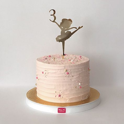 Mira Mitri Morcos on Instagram: “Happy birthday to the sweetest ballerina Mia 💕🎂🌟 . . . . . #homemade #homemadecake #bakedwithlove #birthdaycake #pinkcake #ballerinacake…” Ballerina Birthday Cake Simple, Ballerina Cake Ideas, Ballerina Birthday Cake, Ballerina Cake, Ballerina Cakes, Ballerina Birthday, Instagram Happy Birthday, Pink Cake, Homemade Cakes