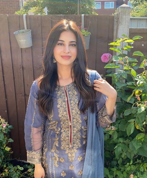 pakistani Pakistani Models Women, Pretty Pakistani Women, Pakistan Girl, Pakistani Beauty, Pakistani People, Desi Fits, Pakistani Women, Mahabaleshwar, Mehendi Outfits