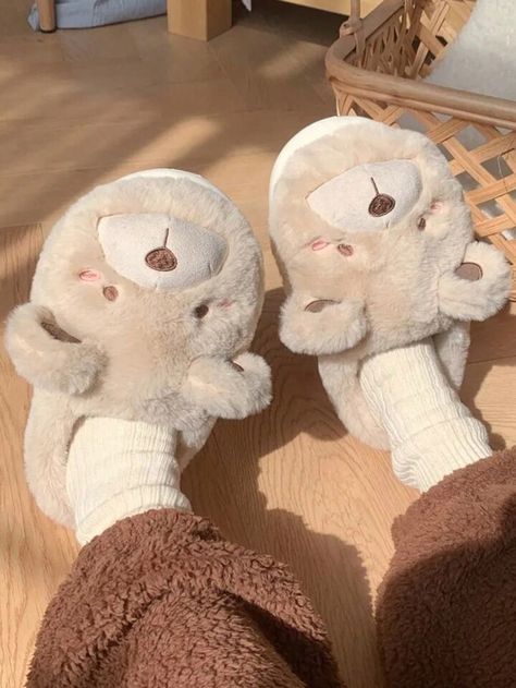 Gatto Carino, Plush Slippers, Girls Fall Outfits, Home Slippers, Warm Shoes, Winter Kids, Bear Design, House Shoes, Winter House