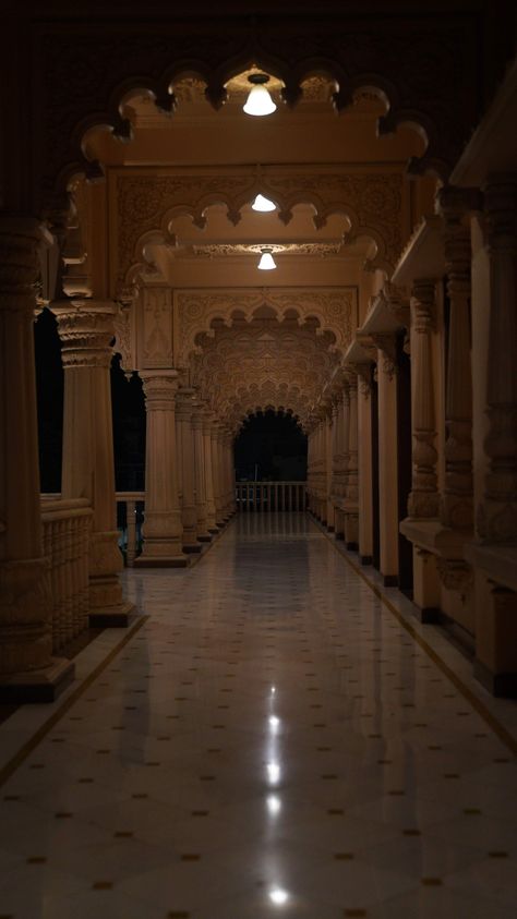 Aesthetic Places Background, Akshardham Temple, Mirrored Furniture Decor, Royal Indian, The Way He Looks, Indian Architecture, Ancient India, Fantasy Castle, Indian Heritage