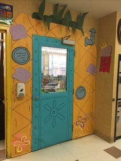 Spongebob Decorations, Pineapple Classroom, Spongebob Birthday Party Decorations, Classroom Door Ideas, Spongebob Halloween, Teacher Door Decorations, Pineapple Theme, Spongebob Birthday Party, 25th Birthday Parties