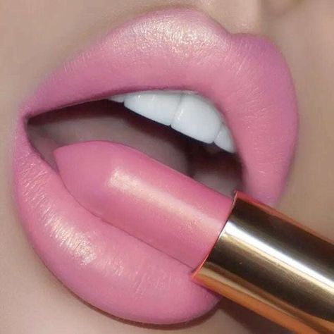 Pink Glitter Lipstick, Hot Pink Lips, Glitter Lipstick, Shine Lipstick, Red Mermaid, Best Makeup Tips, Shimmer Shine, Women's Beauty, Lipstick Collection