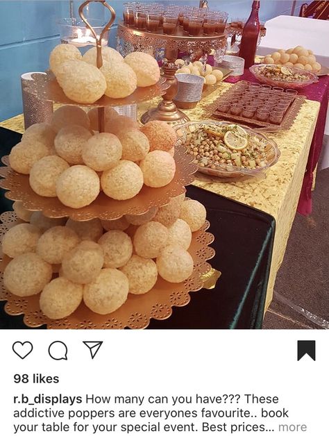 Chaat Stall Decoration Ideas, Pani Puri Station, Chaat Party Table Decor, Chaat Party Decoration, Pani Puri Stand Wedding, Pani Puri Station Wedding, Mendhi Dessert Table Decor, Pani Puri Stall, Mehndi Dessert Table