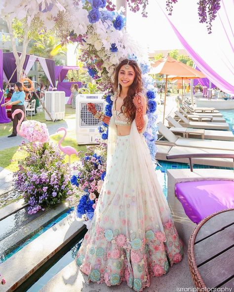 20+ Real Brides Who Rocked Lehengas In Cupcake Hues! Pastel Wedding Dresses, Engagement Dress For Bride, Pengantin India, Mehendi Outfits, Floral Lehenga, Indian Outfits Lehenga, Wedding Lehenga Designs, Bridal Lehenga Collection, Indian Bridal Dress