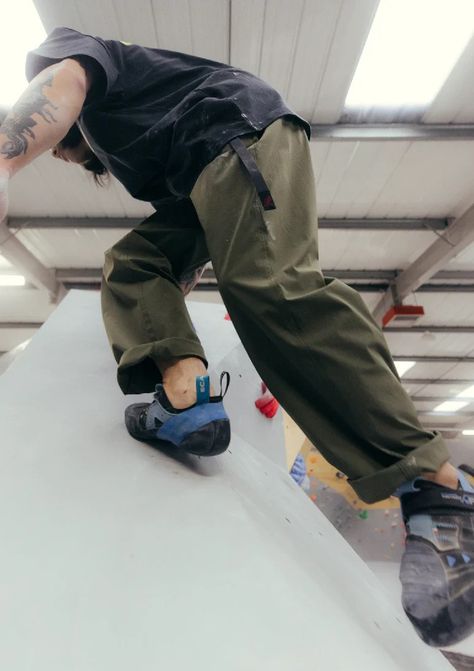 Built with Movement in Mind: the Stretch Shell G-Pants and G-Shorts – Gramicci Gramicci Pants Outfit, Climber Outfit, Bouldering Outfit, Sporty Fits, Rock Climbing Outfit, Climbing Outfits, The Outset, Climbing Pants, Climbing Clothes