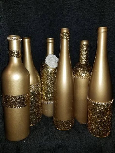 Wine Glass Drawing, Decoration Communion, Glitter Wine Bottles, Craft Bottle, Vintage Wine Glass, Wine Bottle Centerpieces, Art Bottle, Vase Deco, Bottle Centerpieces