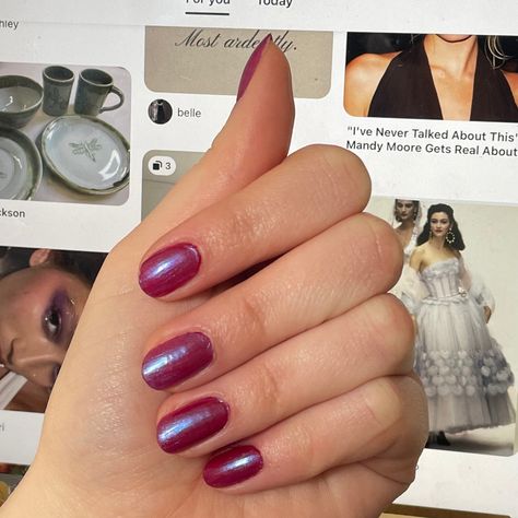 Red Metalic Nails Ideas, Red And Purple Nails Designs, Purple Pearl Nails, Red Pearl Nails, Dark Purple Chrome Nails, Chrome Purple Nails, Chrome Pearl Nails, Purple Chrome Nails, Red Chrome Nails