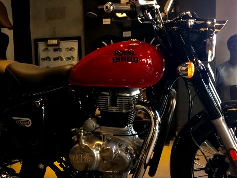 Royal enfield 2022 in redditch red Royal Enfield Red Colour, Red Royal Enfield, Royal Enfield Classic 350cc, Classic 350 Royal Enfield, Special Forces Logo, Night Bike Ride, Enfield Classic, Night Biking, Photos For Profile Picture